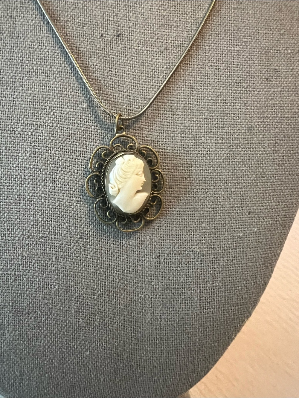 Vintage-Inspired White Cameo Pendant Necklace - Unbranded